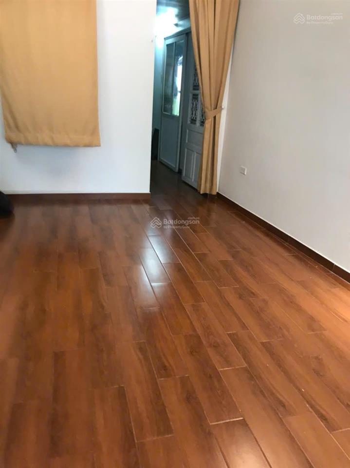 Cho thuê nhà riêng biệt 40m2 x 2 tầng, cánh mặt phố phó đức chính 10m kd online, gđ ở. 10tr