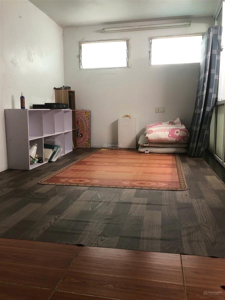 Cho thuê nhà riêng biệt 40m2 x 2 tầng, cánh mặt phố phó đức chính 10m kd online, gđ ở. 10tr
