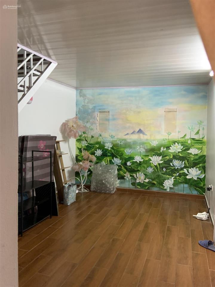 Cho thuê nhà riêng biệt 40m2 x 2 tầng, cánh mặt phố phó đức chính 10m kd online, gđ ở. 10tr