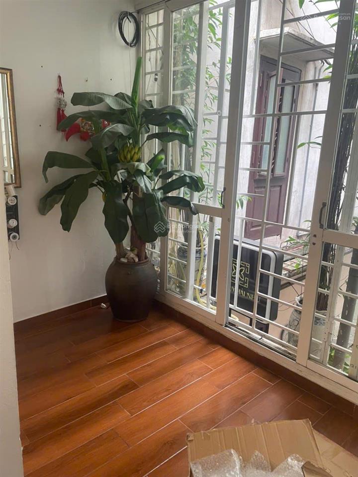 Cho thuê nhà riêng biệt 40m2 x 2 tầng, cánh mặt phố phó đức chính 10m kd online, gđ ở. 10tr