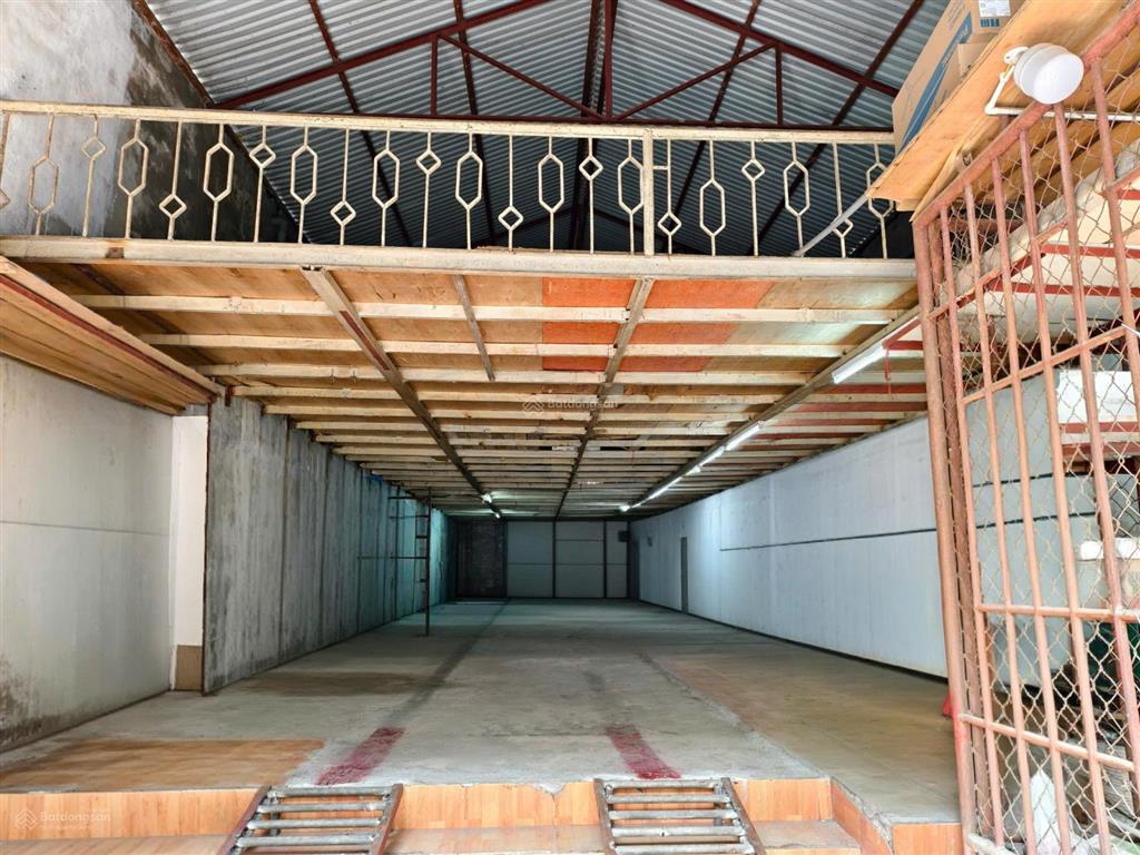 Cho thuê kho sạch đẹp rộng mặt đường ngõ lớn 02 ô tô tránh nhau phố tư đình, thông sàn đẹp, 17tr