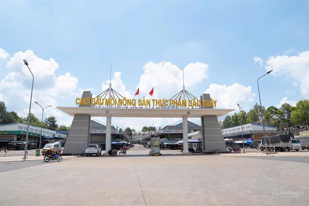 Đất nền  nhà phố tthc p. dầu giây  đồng nai giá 18,9tr/m2, shr.  0906 720 ***