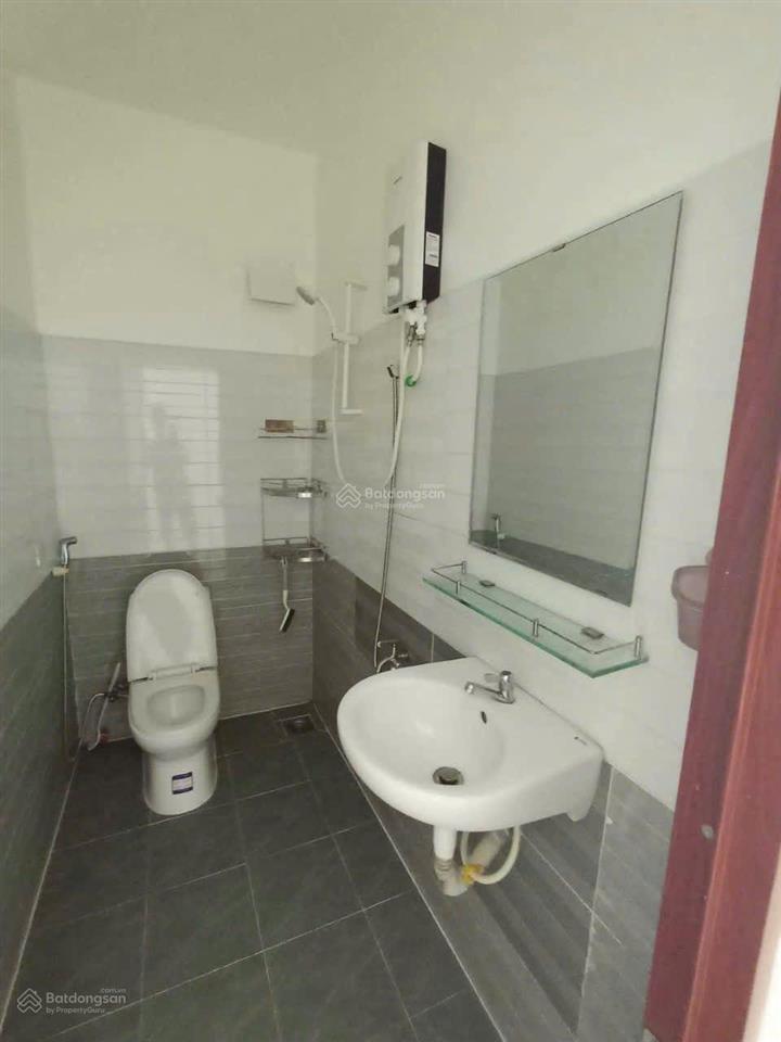 Cho thuê nhà trung mỹ tây, 1 trệt 1 lầu ở ngay giá 7,5tr / tháng  0907 828 ***