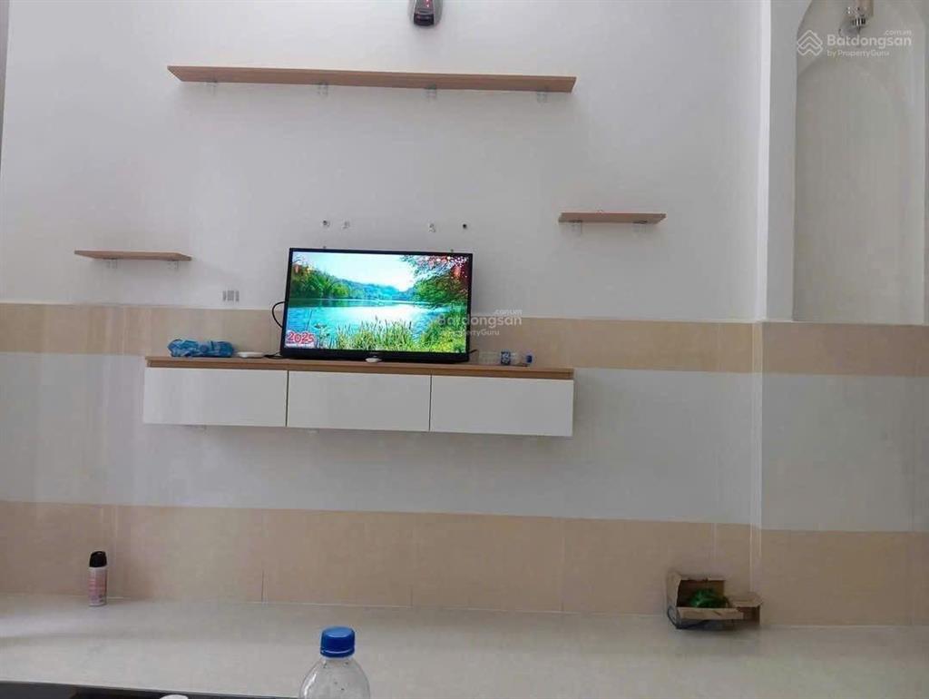 Cho thuê nhà trung mỹ tây, 1 trệt 1 lầu ở ngay giá 7,5tr / tháng  0907 828 ***