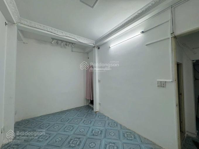 Mặt tiền kinh doanh huỳnh văn bánh đoạn đẹp kết cấu 4 lầu vỉa hè để xe rộng. giá chỉ 9.5 tỷ tl