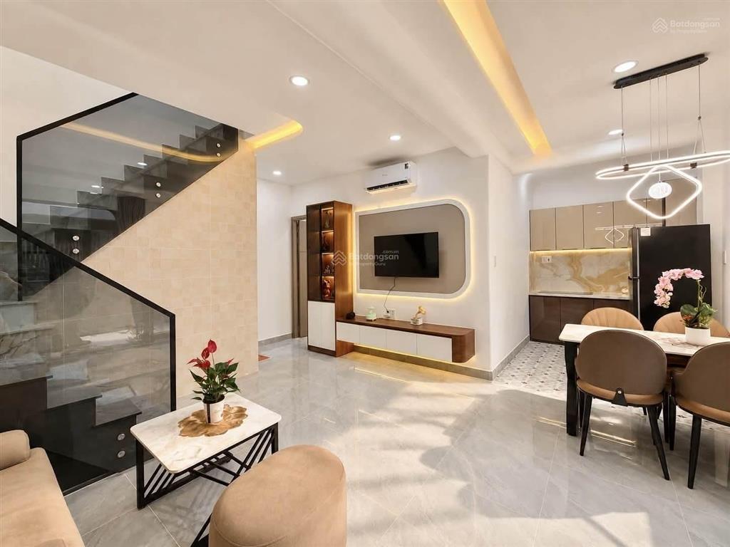 Mt nguyễn văn mai  hai bà trưng q3  dt 4 x 20m  t5l có sân đậu xe giá 29 tỷ thương lượng