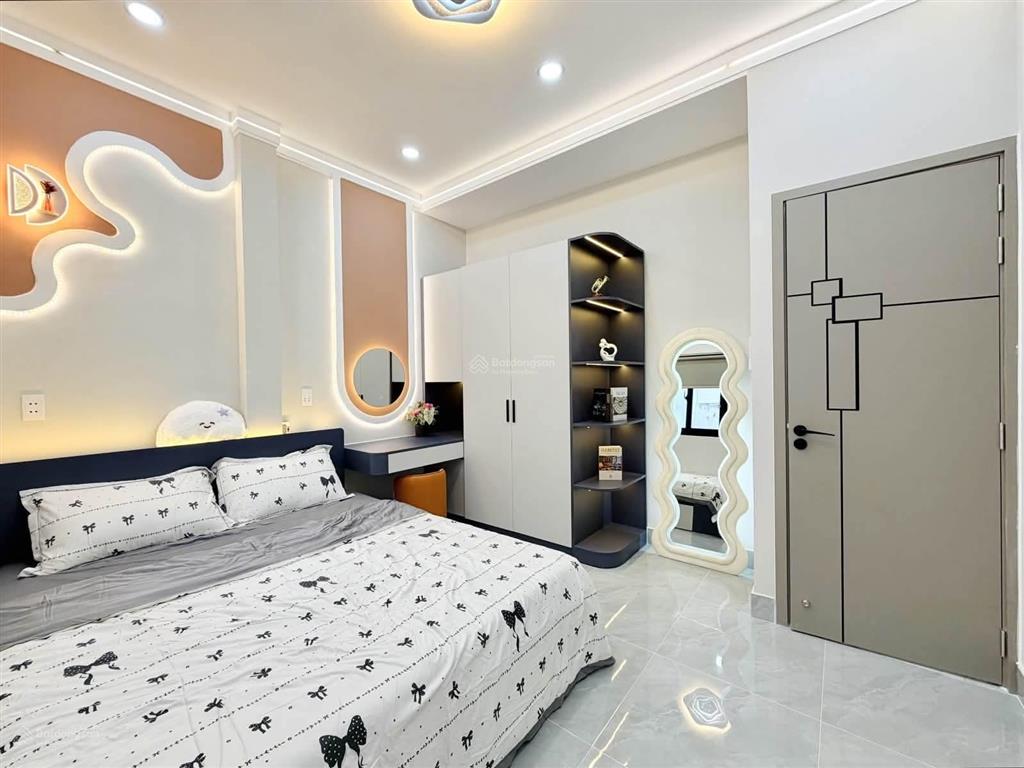 Mt nguyễn văn mai  hai bà trưng q3  dt 4 x 20m  t5l có sân đậu xe giá 29 tỷ thương lượng
