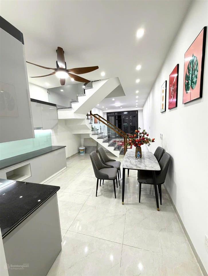 Bán nhà 50m 4 tầng, lô góc 2 mặt thoáng, ôtô đỗ trong nhà, độc lập, giáp aeon mall thiên lôi