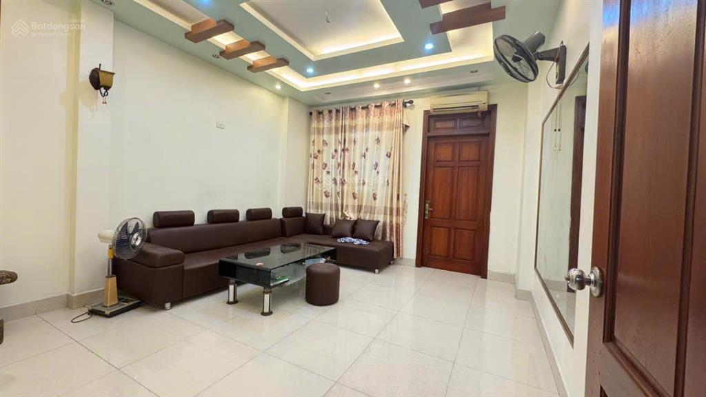 Mặt phố nguyễn công hoà  kinh doanh sầm uất  vỉa hè rộng nhà ở luôn