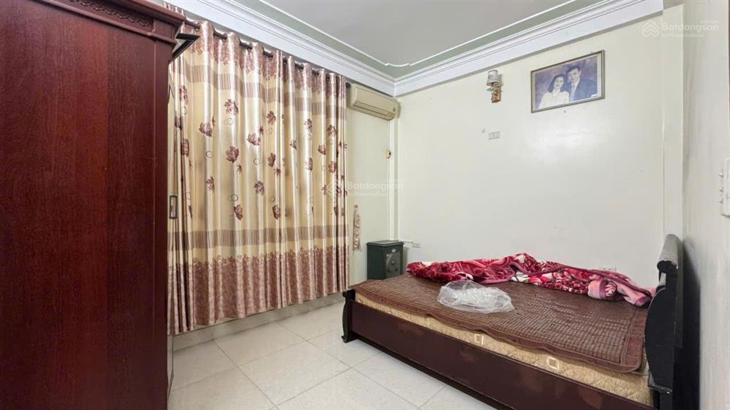 Mặt phố nguyễn công hoà  kinh doanh sầm uất  vỉa hè rộng nhà ở luôn