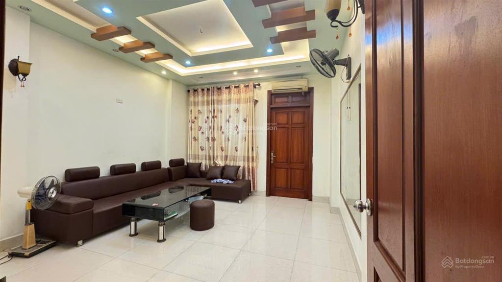 Mặt phố nguyễn công hoà  kinh doanh sầm uất  vỉa hè rộng nhà ở luôn