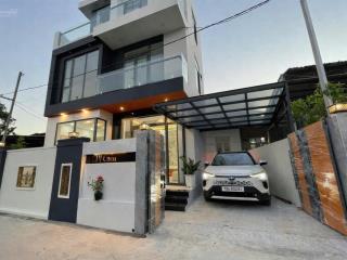 Bán nhà mới 3 tầng full nội thất s đất 67,8m2. diện tích xây dựng 130m2.0905 081 ***