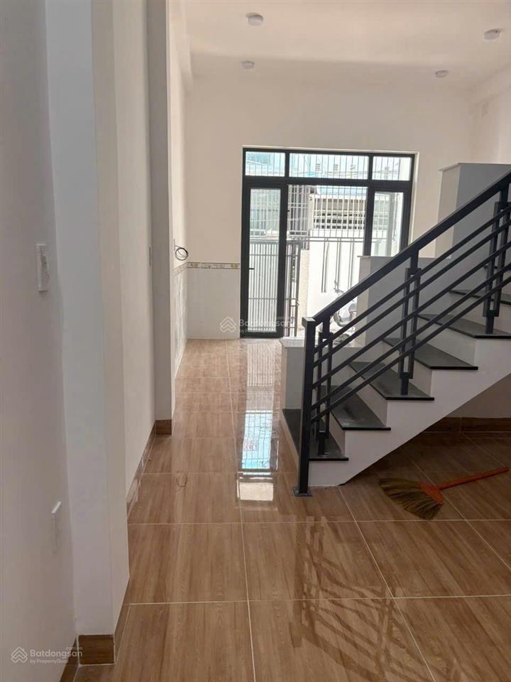 Bán nhà mới 2 tầng 1 tum hẻm 3m , hoà trung vĩnh hoà. 75.5m2, ngang 4.5m.
0905 081 ***