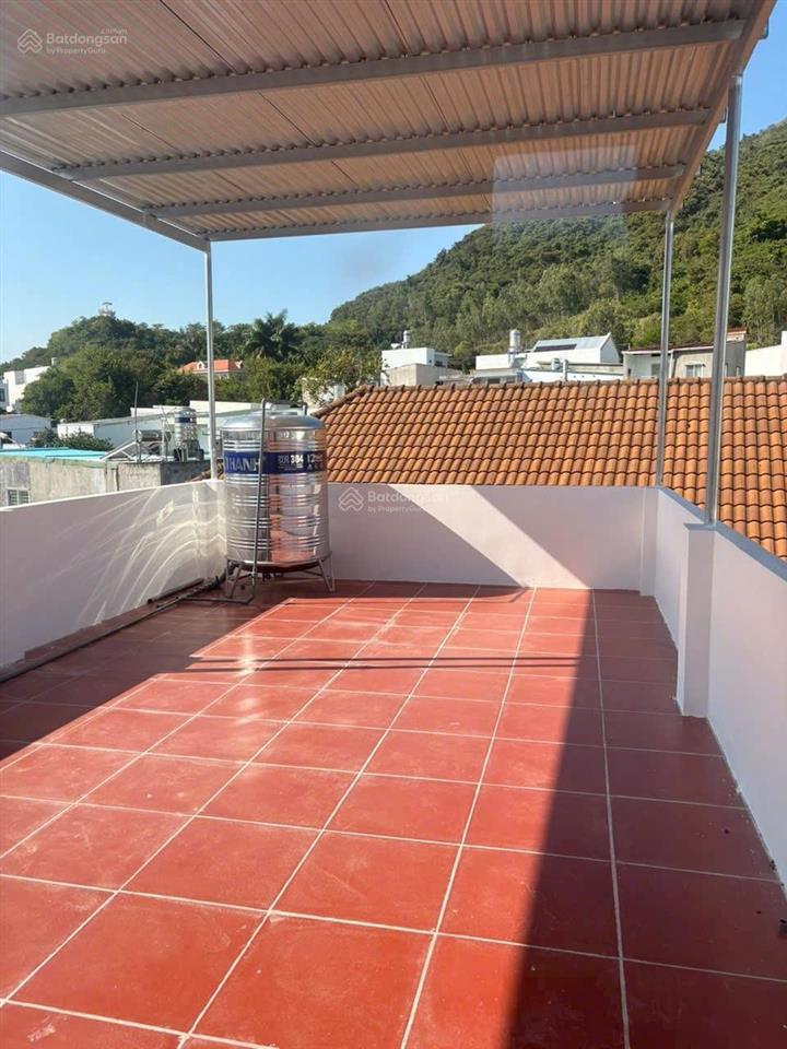 Bán nhà mới 2 tầng 1 tum hẻm 3m , hoà trung vĩnh hoà. 75.5m2, ngang 4.5m.
0905 081 ***