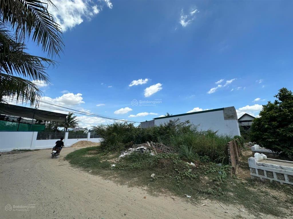 Cần bán lô góc 2 mặt tiền tại diên phú gần chùa thiên phước. dt 94,9m2 ngang 5,7m (85m2 thổ)
