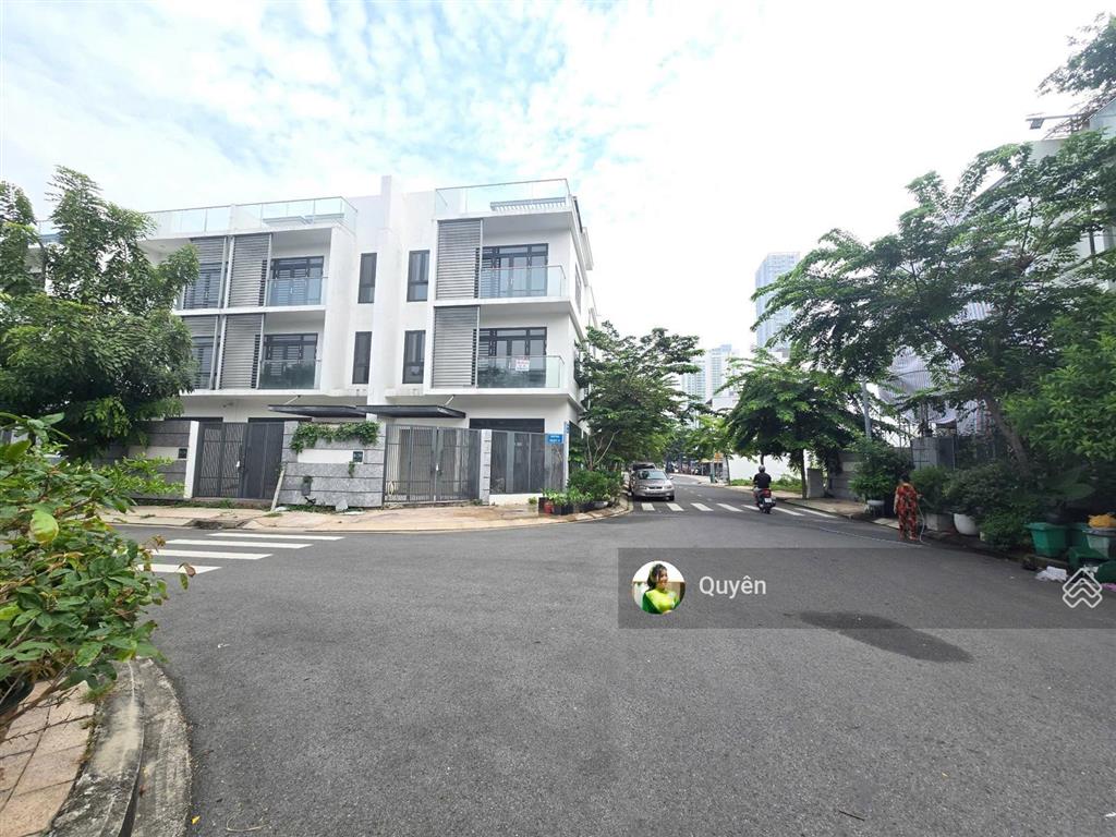 Bán nhà góc 2 mặt tiền  giá 35 tỷ  dt 8x18m  đường vũ tông phan p.an phú q2 kết cấu 3 tầng