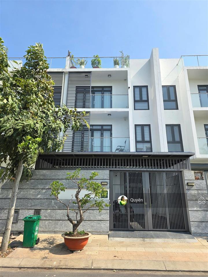 Bán nhà góc 2 mặt tiền  giá 35 tỷ  dt 8x18m  đường vũ tông phan p.an phú q2 kết cấu 3 tầng