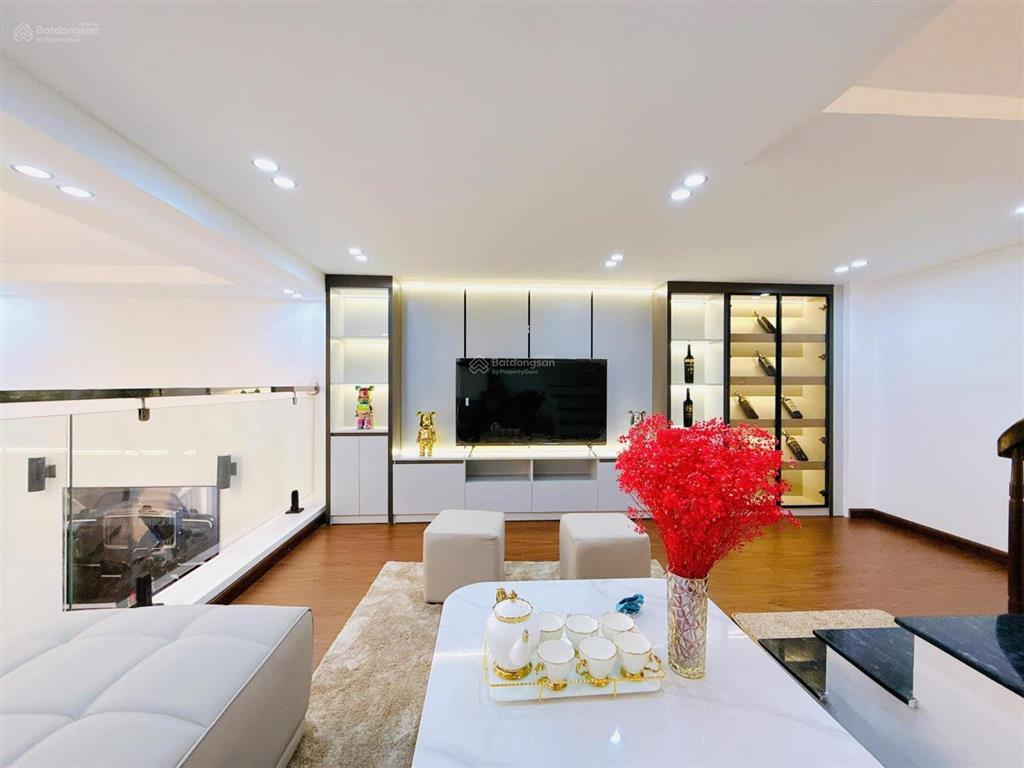 Bán nhà miếu đầm, nam từ liêm 40m2x5t, thang máy, cách ô tô 50m, chỉ 8.68 tỷ.