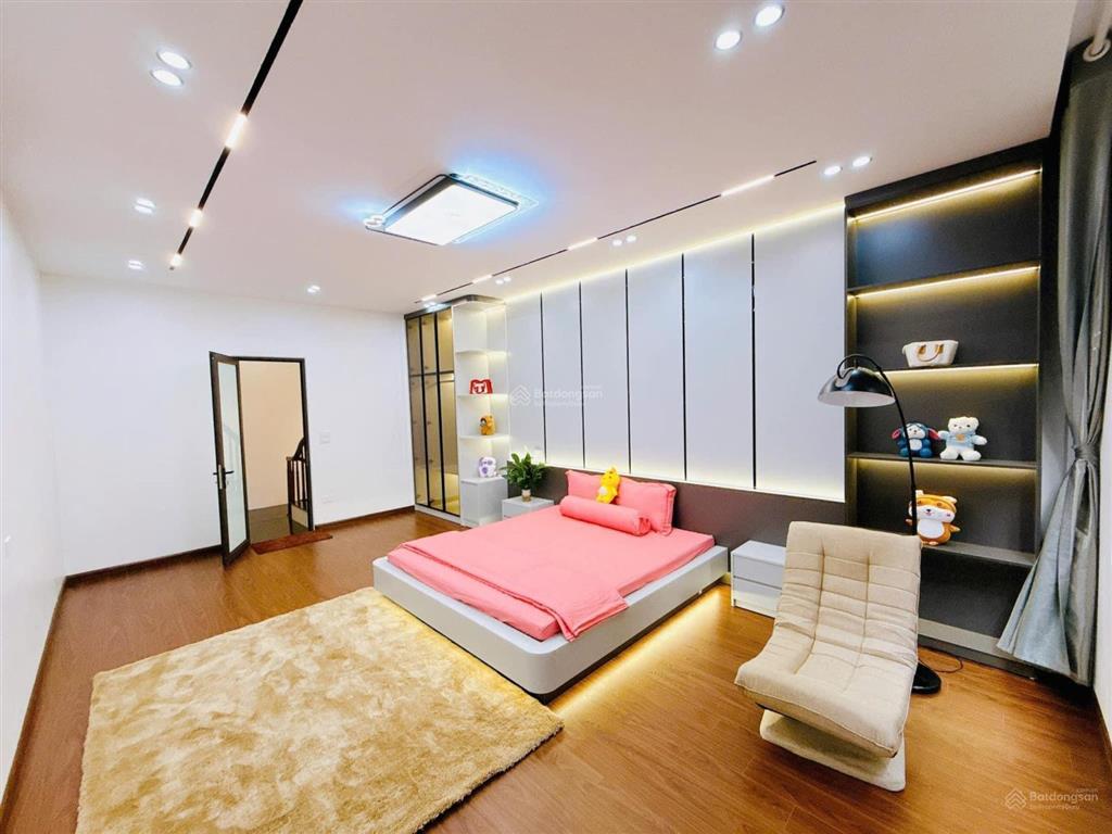 Bán nhà miếu đầm, nam từ liêm 40m2x5t, thang máy, cách ô tô 50m, chỉ 8.68 tỷ.