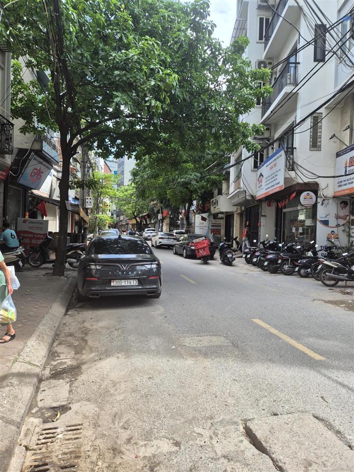 Hàng hot! chỉ 10m ra phố trần hữu tước, 100m ra hồ đắc di  diện tích 25m, mặt tiền 4m.0912 002 ***