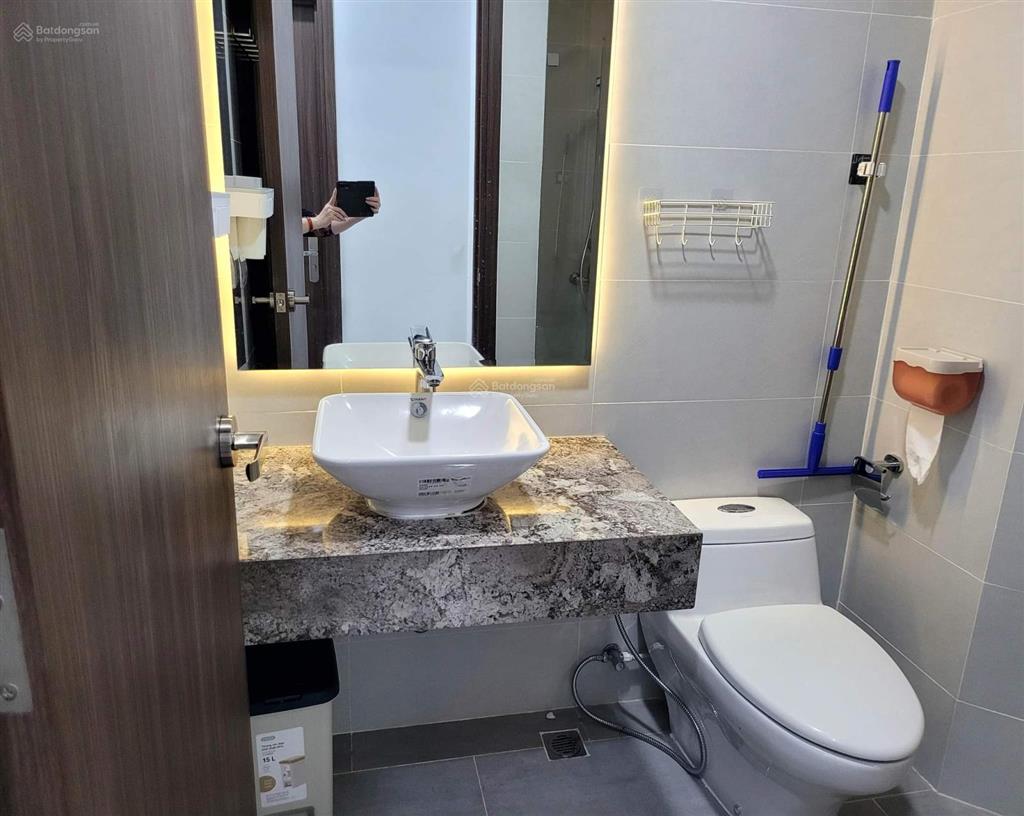 Tôi cần bán căn hộ res 11 quận 11 có sổ hồng loại 2 phòng 2 wc ban công thoáng. gọi 0931 918 ***