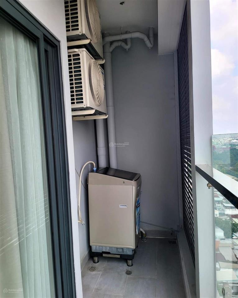 Tôi cần bán căn hộ res 11 quận 11 có sổ hồng loại 2 phòng 2 wc ban công thoáng. gọi 0931 918 ***