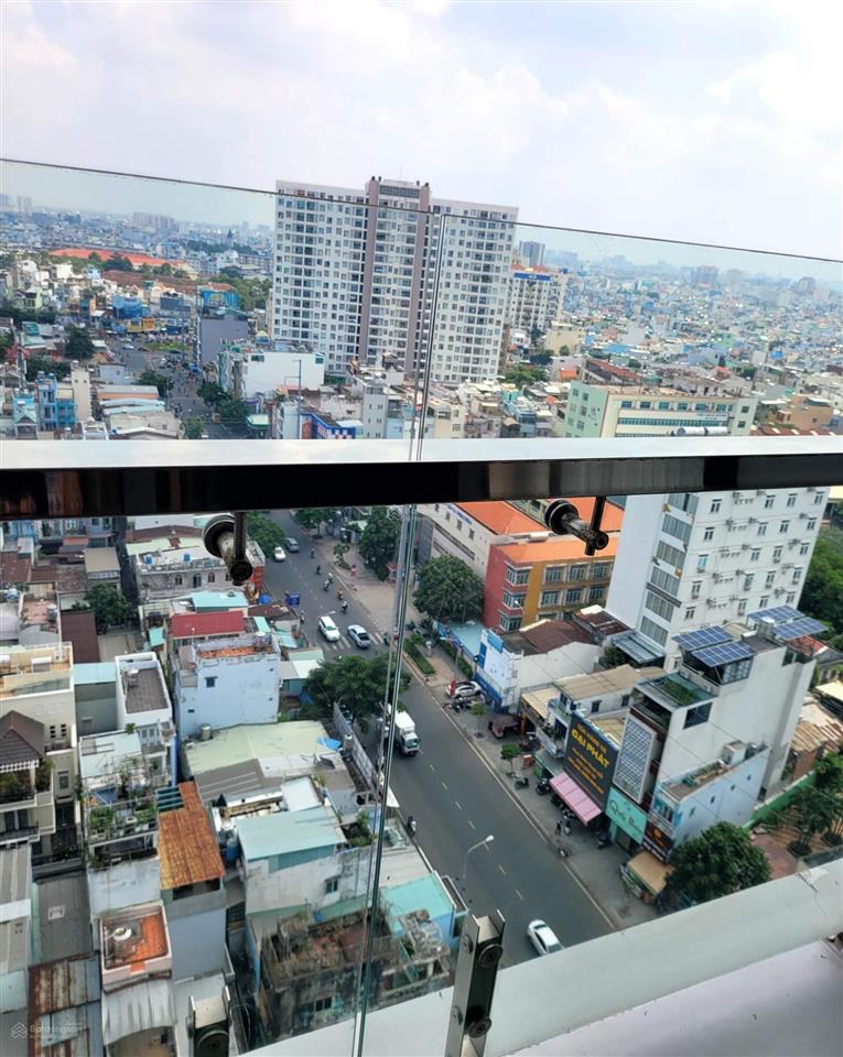 Tôi cần bán căn hộ res 11 quận 11 có sổ hồng loại 2 phòng 2 wc ban công thoáng. gọi 0931 918 ***