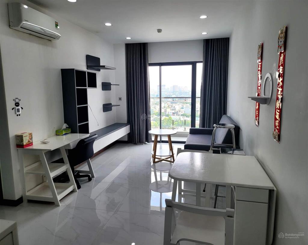 Tôi cần bán căn hộ res 11 quận 11 có sổ hồng loại 2 phòng 2 wc ban công thoáng. gọi 0931 918 ***