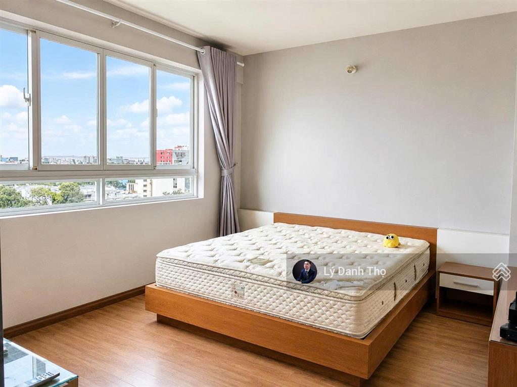 Giảm 500 tr bán gấp căn hộ quận 5 có sổ hồng (hùng vương plaza) loại 3 ngủ hướng mát gọi 0931 918 ***