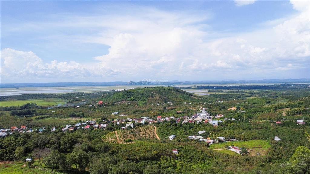 Bán gấp 2ha (20.000m2) đất vườn giáp suối nằm gần hồ trị an, đá ba chồng. giá chỉ 300 triệu