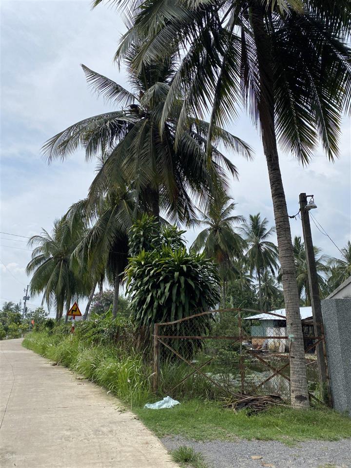 Bán gấp 2ha (20.000m2) đất vườn giáp suối nằm gần hồ trị an, đá ba chồng. giá chỉ 300 triệu