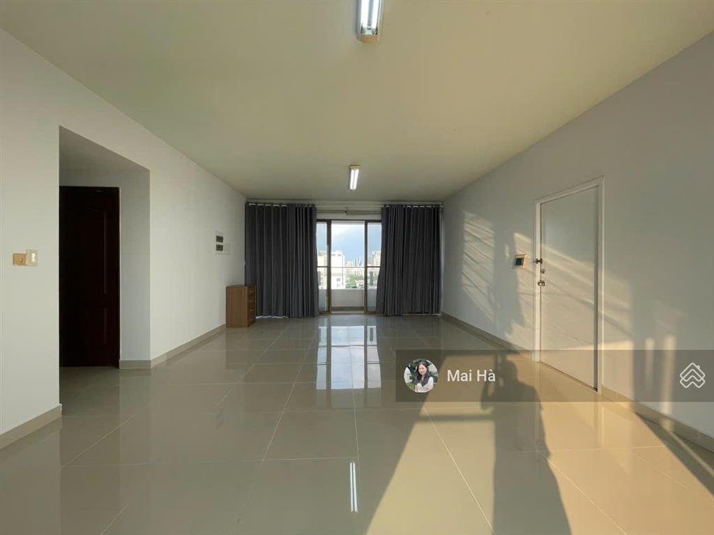 Giá tốt panorama 146m2, view sông cực đẹp, nội thất cơ bản, chỉ 32 triệu/tháng