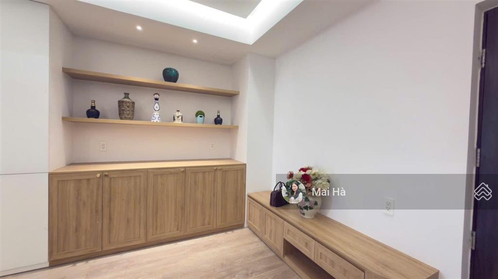 Giá 32tr/tháng  cho thuê gấp ch grand view a 118m2, lầu cao thoáng mát, nội thất đẹp