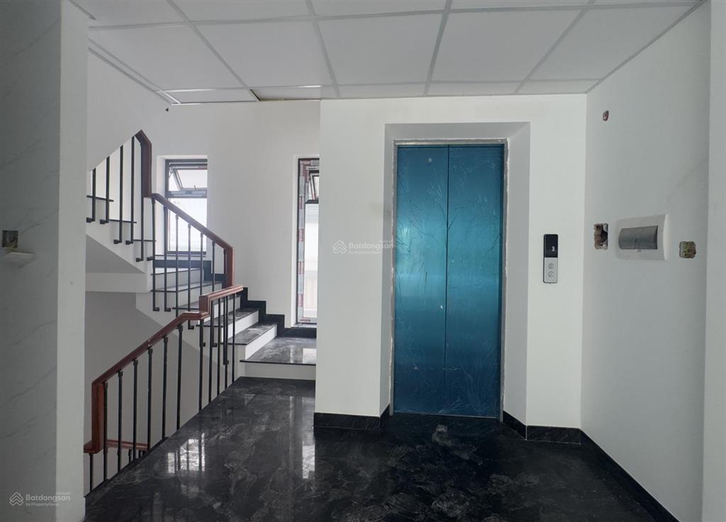 Cho thuê văn phòng trương văn bang, 5x20m.hầm 4 tầng sàn trống.quân 0901 380 ***