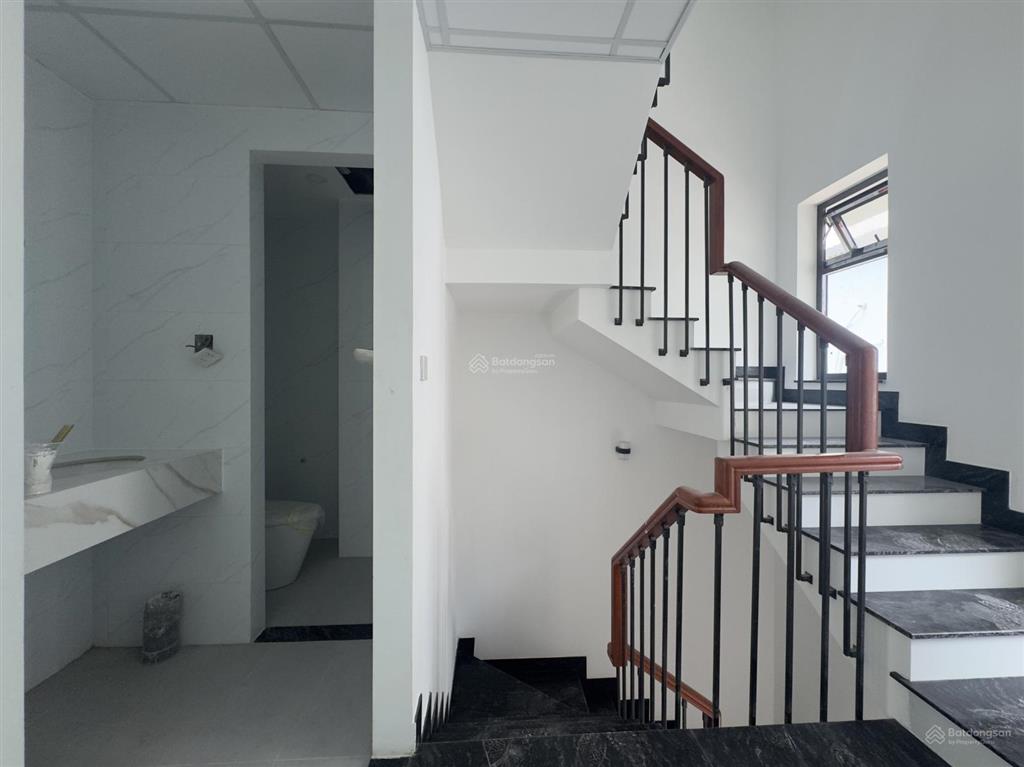 Cho thuê văn phòng trương văn bang, 5x20m.hầm 4 tầng sàn trống.quân 0901 380 ***