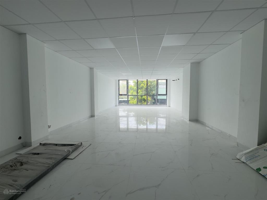 Cho thuê văn phòng trương văn bang, 5x20m.hầm 4 tầng sàn trống.quân 0901 380 ***