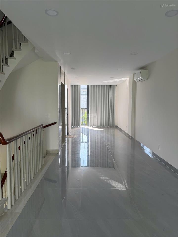 Cho thuê mặt bằng vp, dt 5x20m. hầm  3 tầng. chỉ 40tr/th. quân 0901 380 ***