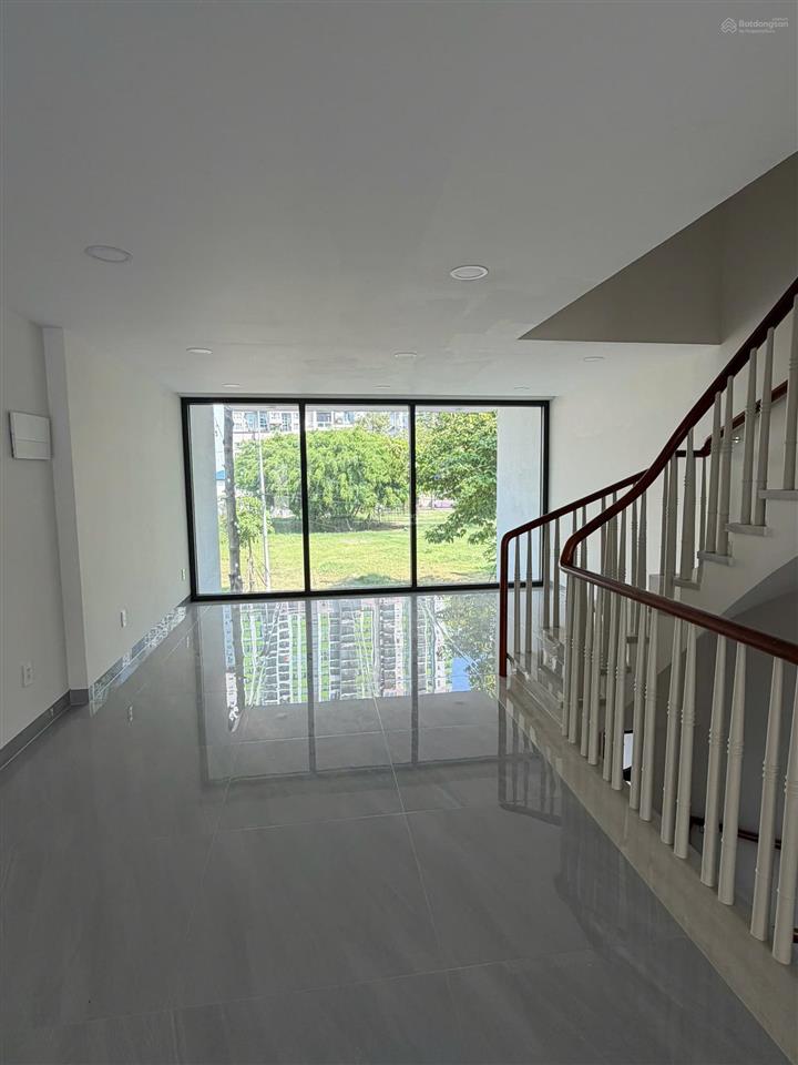 Cho thuê mặt bằng vp, dt 5x20m. hầm  3 tầng. chỉ 40tr/th. quân 0901 380 ***