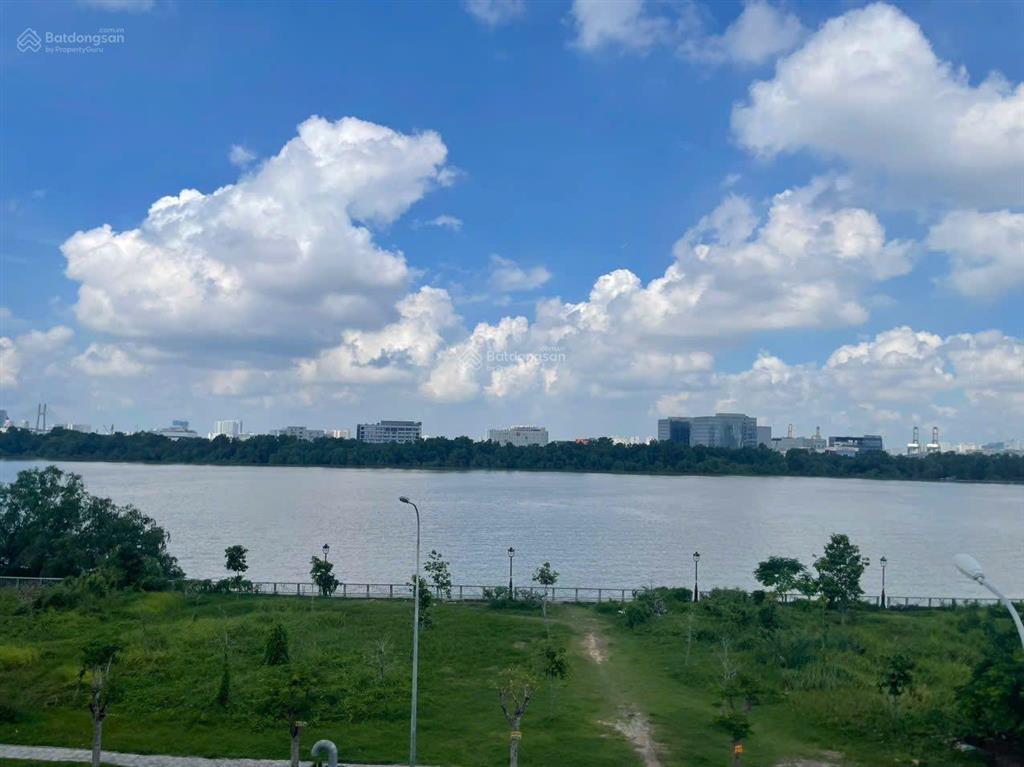 Cho thuê nhà mặt tiền trần quý kiên, dt 20x21m, trệt, 1 lầu.200tr/th.  quân 0901 380 ***