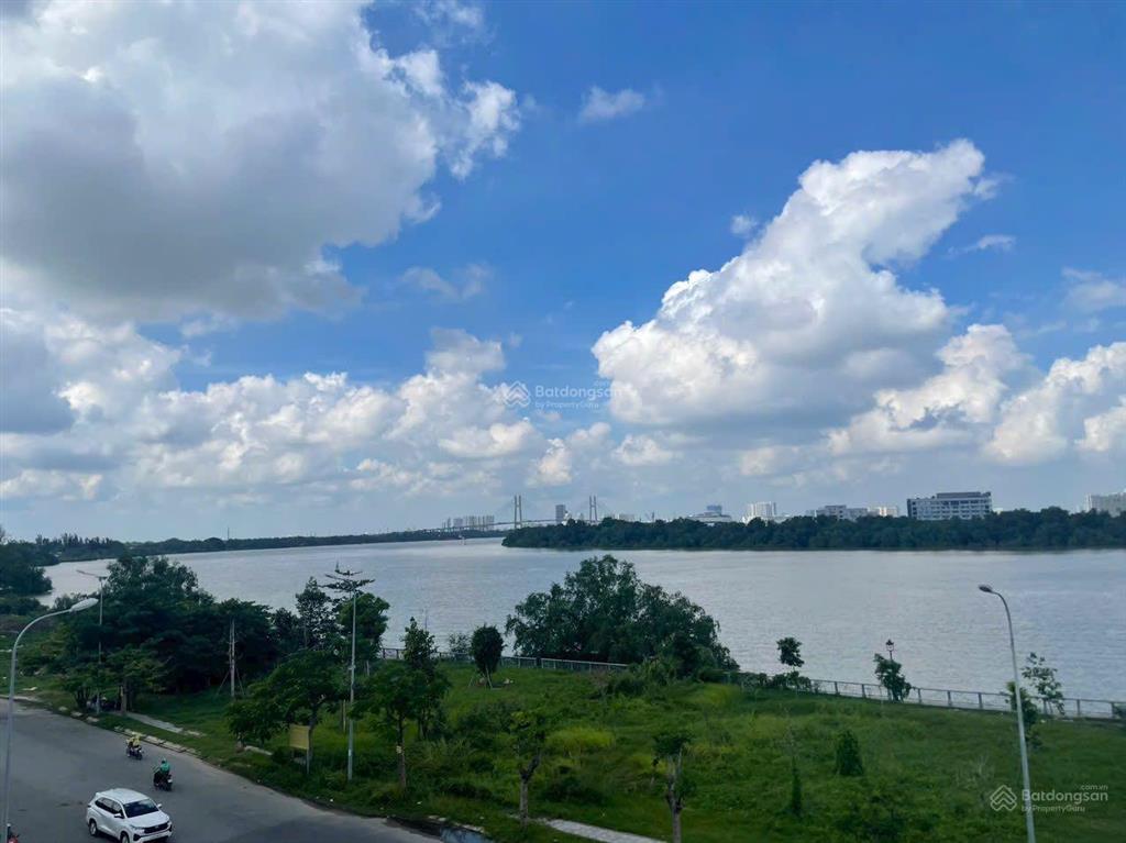 Cho thuê nhà mặt tiền trần quý kiên, dt 20x21m, trệt, 1 lầu.200tr/th.  quân 0901 380 ***