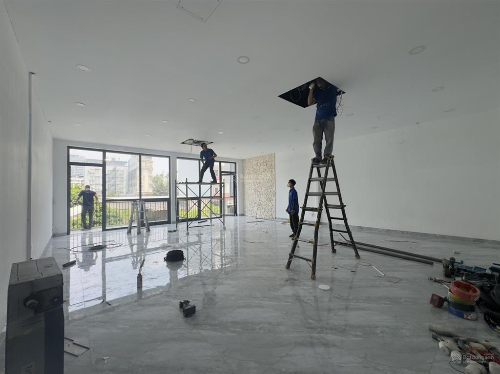 Cho thuê nhà mt nguyễn thanh sơn,dt 8x20m.trệt 2 lầu sàn trống.  quân 0901 380 ***