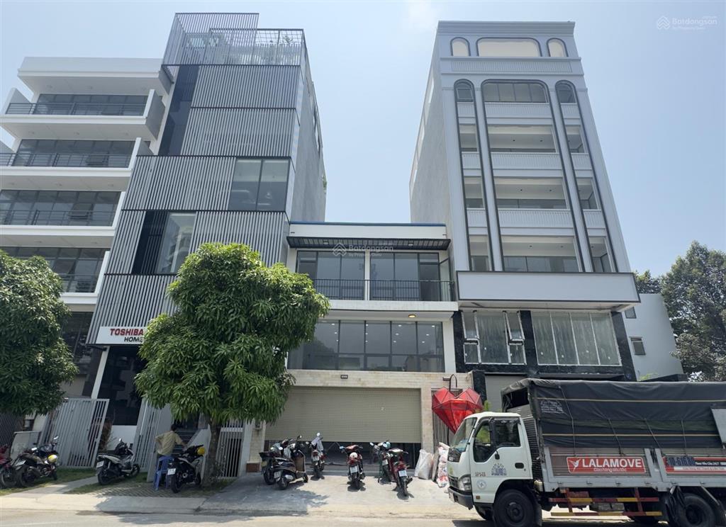 Cho thuê nhà mt nguyễn thanh sơn,dt 8x20m.trệt 2 lầu sàn trống.  quân 0901 380 ***