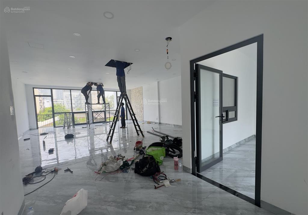 Cho thuê nhà mt nguyễn thanh sơn,dt 8x20m.trệt 2 lầu sàn trống.  quân 0901 380 ***