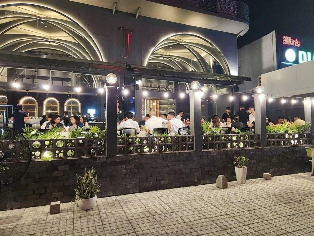 Toà nhà mt lê hiến mai, dt 15x20m. trệt  3 lầu sân thượng. giá 180tr/th.  quân 0901 380 ***
