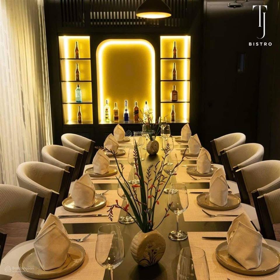 Toà nhà mt lê hiến mai, dt 15x20m. trệt  3 lầu sân thượng. giá 180tr/th.  quân 0901 380 ***