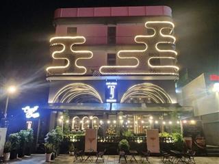 Toà nhà mt lê hiến mai, dt 15x20m. trệt  3 lầu sân thượng. giá 180tr/th.  quân 0901 380 ***