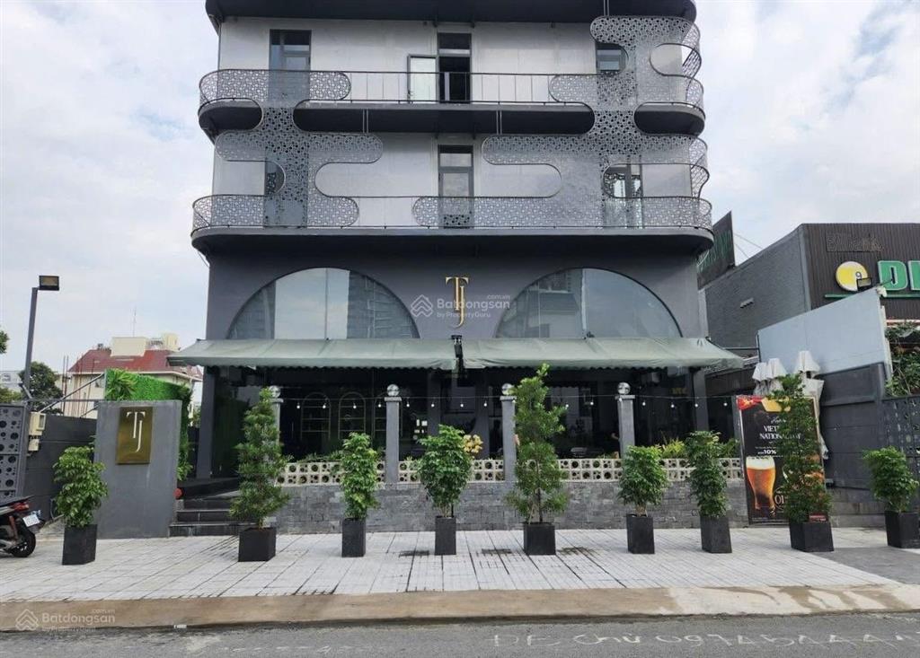 Toà nhà mt lê hiến mai, dt 15x20m. trệt  3 lầu sân thượng. giá 180tr/th.  quân 0901 380 ***