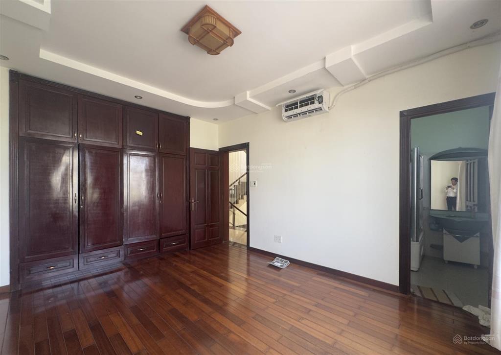 Cho thuê biệt thự thạnh mỹ lợi, dt 11x20m hầm  4 tầng  6 phòng.  quân 0901 380 ***