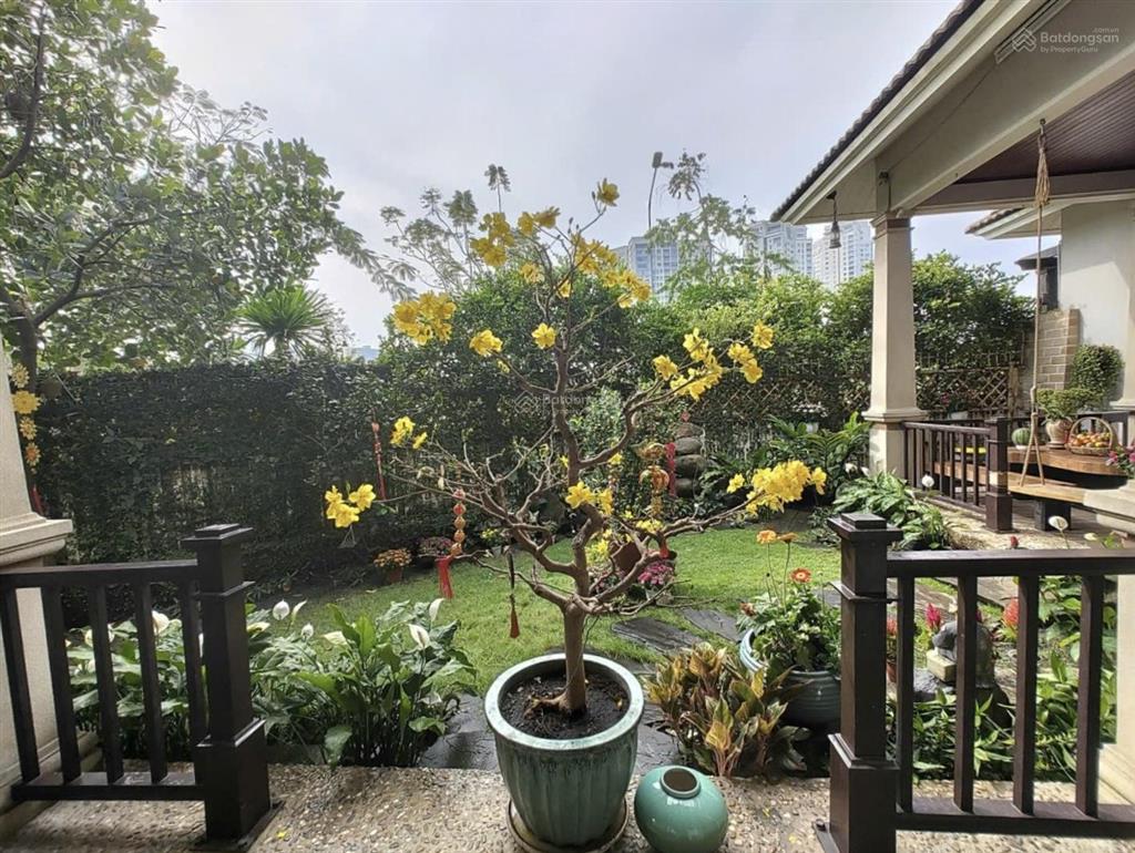 Cho thuê biệt thự 3 tầng view sông, góc 2 mặt tiền, đầy đủ nội thất.  quân 0901 380 ***