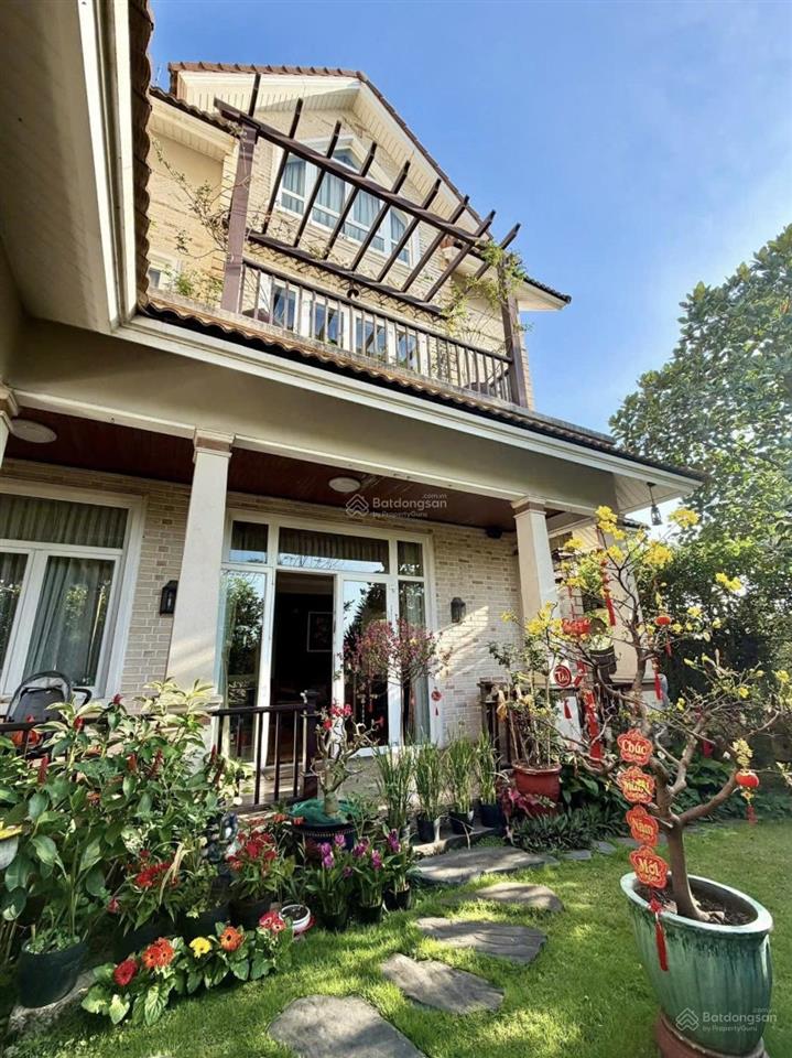 Cho thuê biệt thự 3 tầng view sông, góc 2 mặt tiền, đầy đủ nội thất.  quân 0901 380 ***